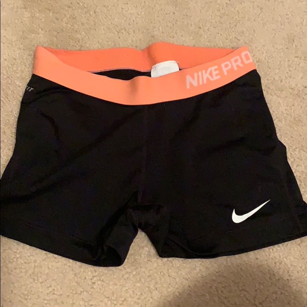 Nike pro medium